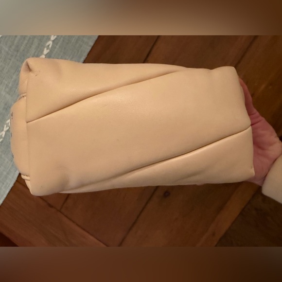 OFF-WHITE Calfskin Puffy Pump Pouch Crossbody bag 19 Sand - Picture 4 of 5